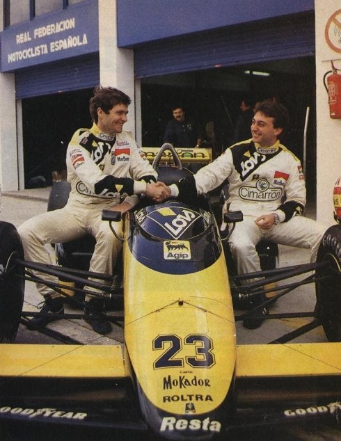 Adrián Campos -derecha- y Luis Pérez-Sala, con el Minardi F1 de 1988.:: lp