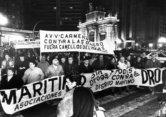 Los vecinos protestaron en el centro de Valencia. :: javier peiró