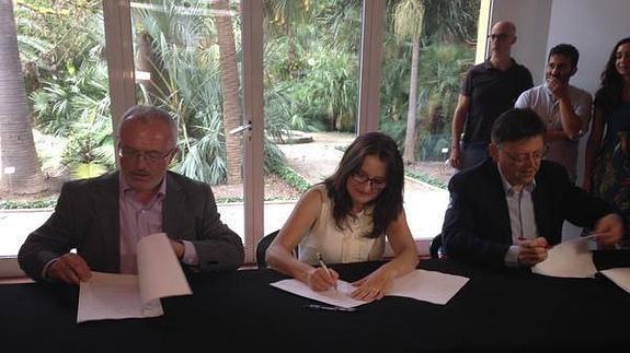 Acuerdo programático firmado por el PSPV, Compromís y Podemos en el Jardín Botánico de Valencia