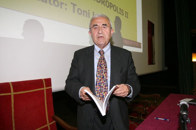 Toni Lastra, durante la presentación de 'La columna de Andrópolis II'.