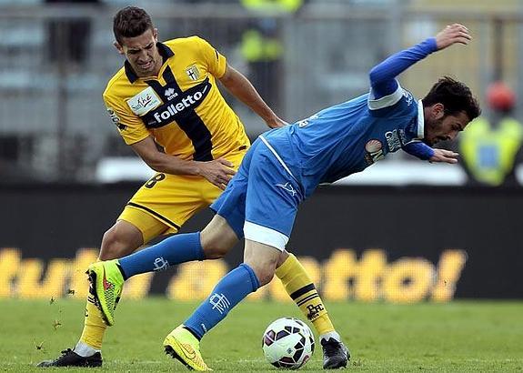 Feddal (de amarillo), en un partido con el Parma.