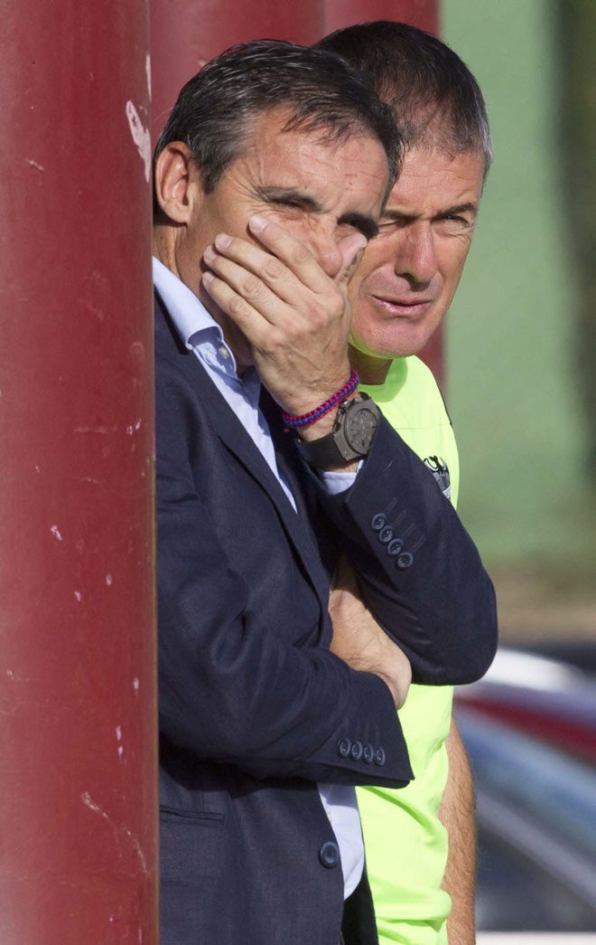 Manolo Salvador y Lucas Alcaraz, en un entrenamiento del Levante.