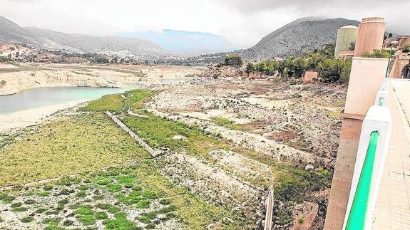 El pantano de Amadorio, en la Marina Baja, se encuentra al 3 % de su capacidad.