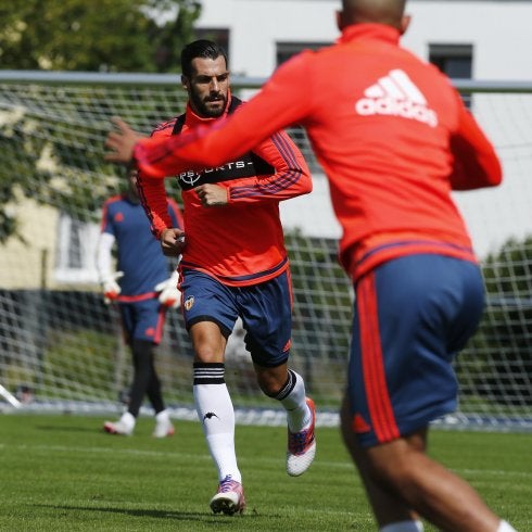 Negredo, en el entrenamiento de ayer. :: vcf/lázaro de la peña