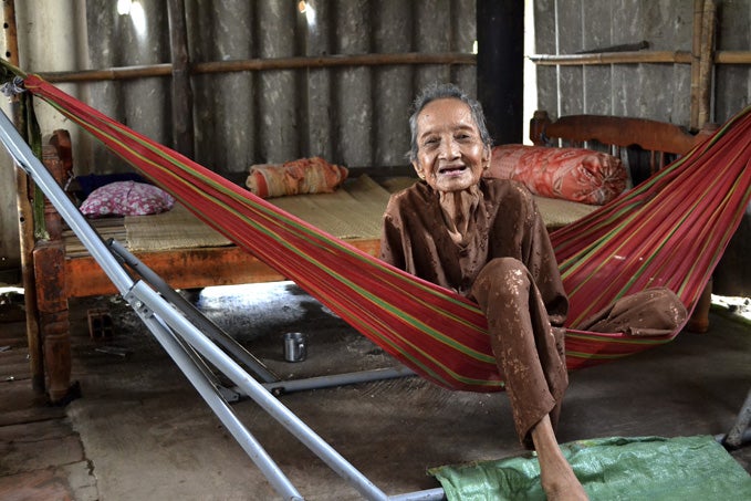 Nguyen Thi Tru es la mujer más longeva del mundo con 122 años.
