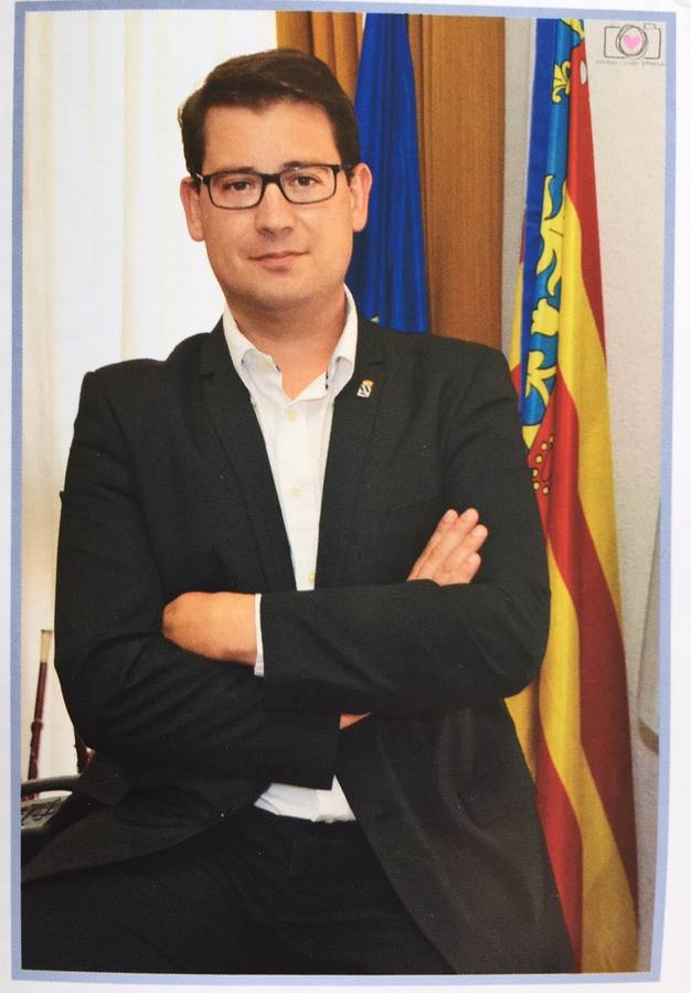 Saluda del alcalde de Alcora en el libro de fiestas sin la bandera de España.