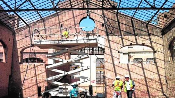 Intervención en una de las naves protegidas del Parque Central.