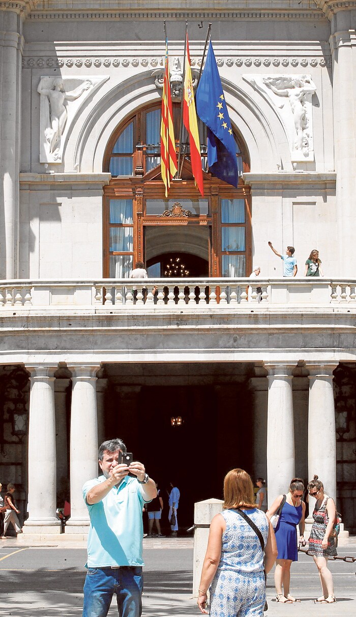 Fachada principal del Ayuntamiento.