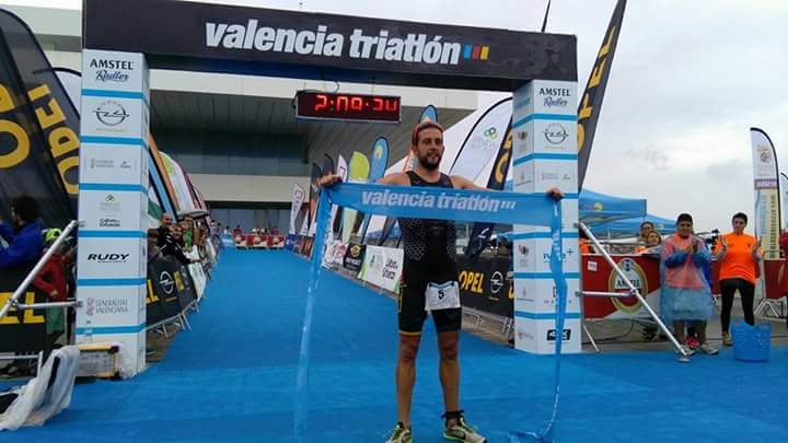 Un triatlón marcado por la lluvia