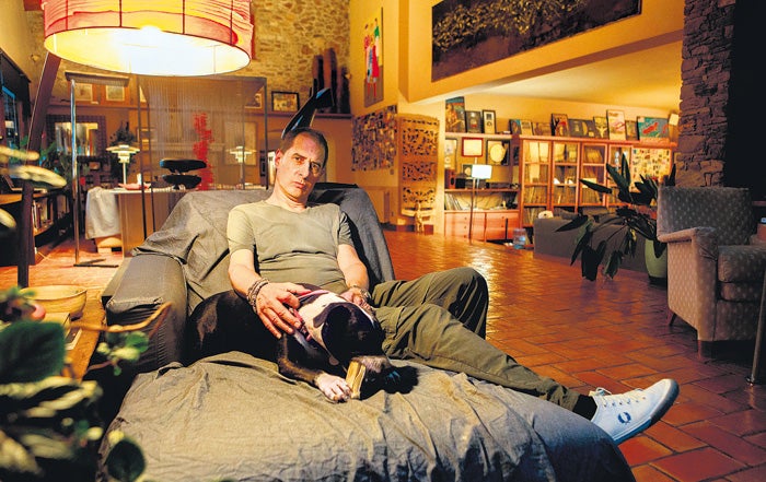 Gay Mercader, en la masía catalana donde disfruta de su retiro.