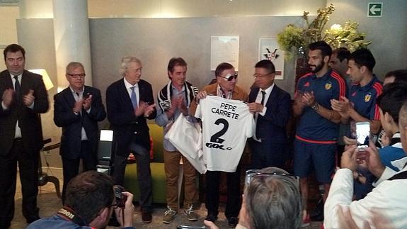 El Valencia rinde homenaje a Carrete