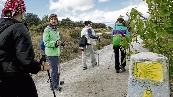 Cinco amigas hacen el camino para celebrar la próxima llegada a los 50 de una de ellas.