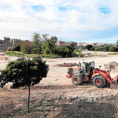 Vista de parte de las obras del jardin del Parque Central, en la parte de Ruzafa.