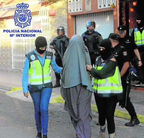 Detenida en Xeraco otra joven acusada de reclutar terroristas para el Estado Islámico