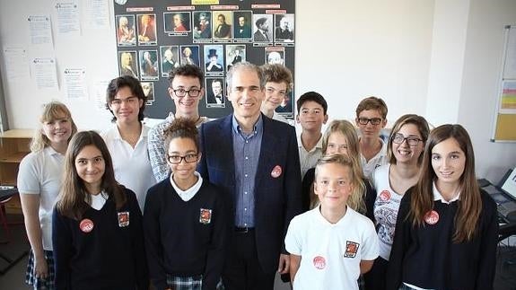 Yaron Traub entrega el I Premio del Concurso de Música de Caxton College