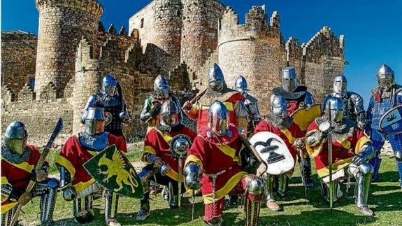 En el Castillo de Berlmonte formarán estos días unos 40 grupos de luchadores.
