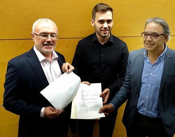 Los portavoces del PSPV, Manolo Mata (d), Compromís, Fran Ferri (c) y y Podemos, Antonio Montiel (i).