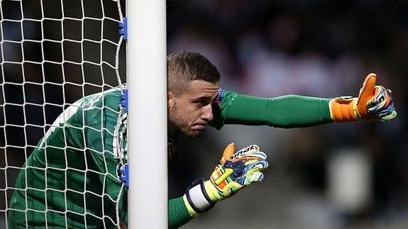 Jaume Doménech, ante el Olympique de Lyon en la Champions League.