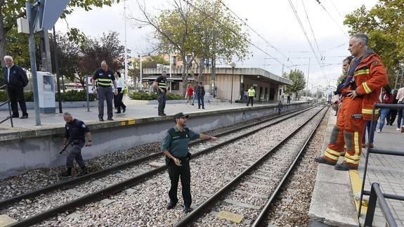 Una mujer queda atrapada debajo del metro en la parada de Seminari-CEU