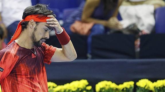 El tenista italiano, Fabio Fognini, reacciona al finalizar el partido de octavos de final del Torneo de Valencia.