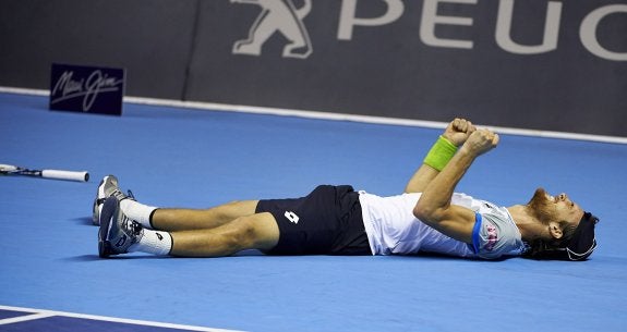 Joao Sousa celebra con rabia su victoria en Valencia. :: valencia open