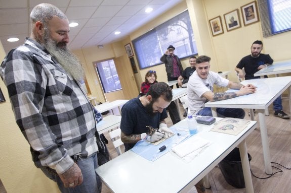 Aprendices de tatuador
