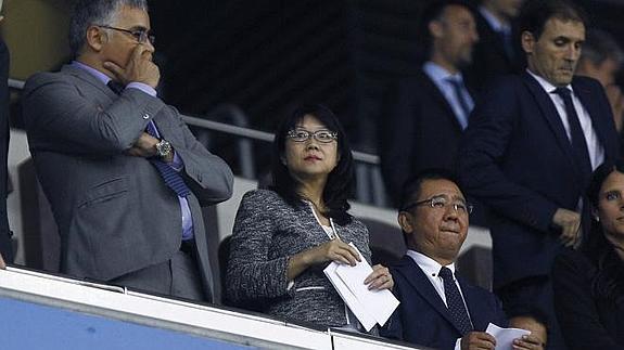 Layhoon y Kim Koh, en el palco del estadio del Espanyol.