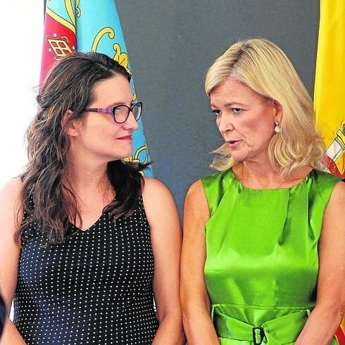 La vicepresidenta Mónica Oltra y la consellera de Justicia, Gabriela Bravo.