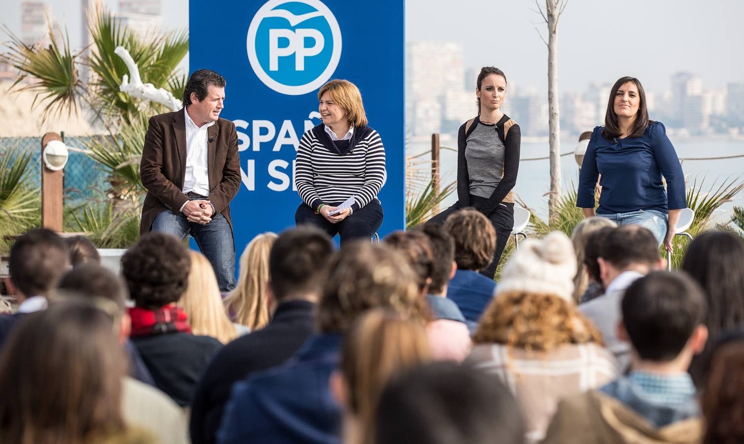 Bonig y Levy en un acto con jóvenes en Alicante.