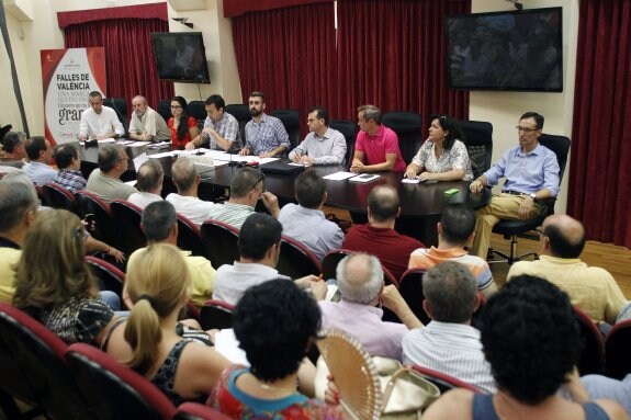 Delegados de sector, en un pleno de Junta Central Fallera.