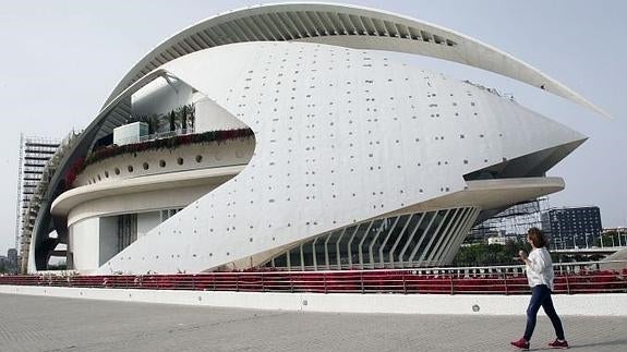 El personal de Les Arts recuperará la reducción salarial impuesta por el ERE