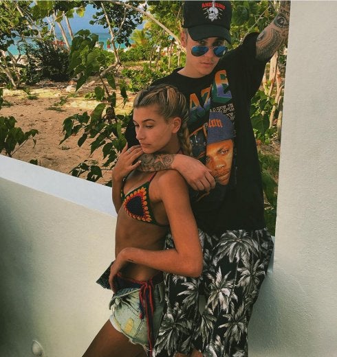 Justin Bieber presenta a su nueva novia