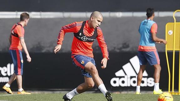 Feghouli, durante el entrenamiento. 