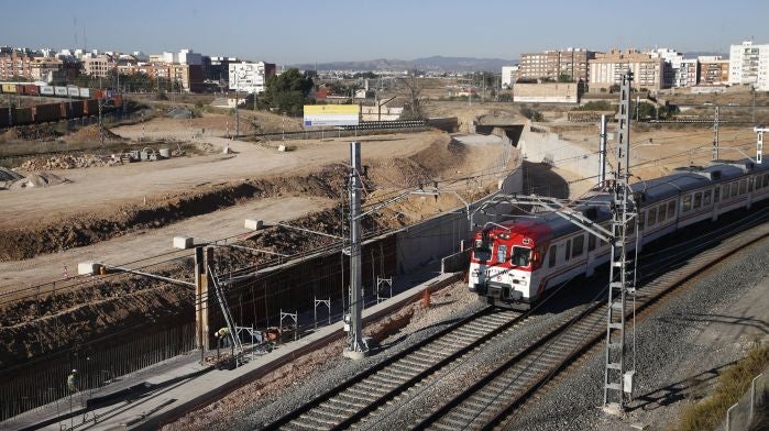 Vía lenta para los trenes de Cercanías en la Comunitat