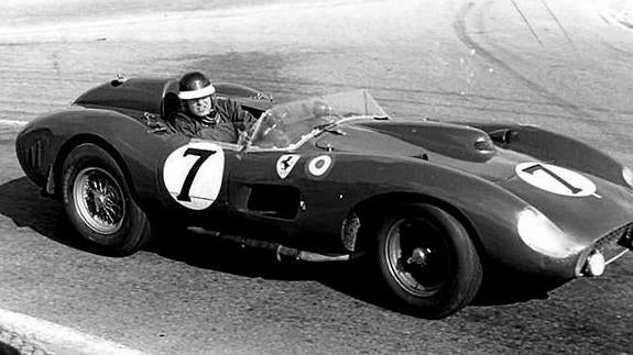 Mike Hawthorn al volane del Ferrari 335S en Le Mans (1957). 