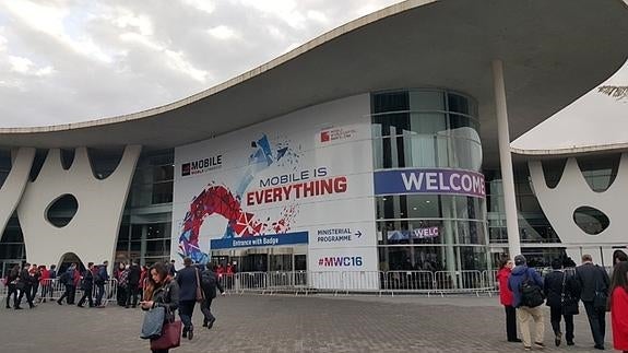 La entrada al Mobile World Congress, a primera hora de este lunes. 