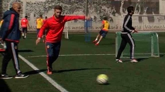 Mustafi momentos antes de marcar uno de los goles.