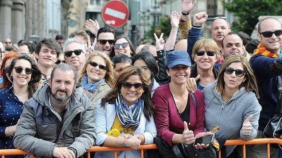 Espectadores de la mascletà.