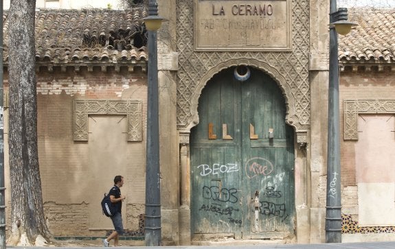 Fachada de la antigua fábrica. :: damián torres