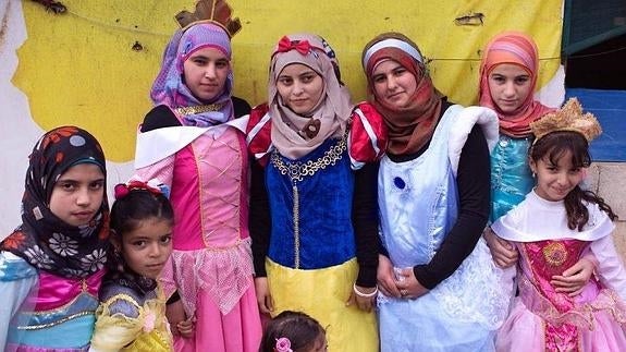 Un grupo de chicas que reside temporalmente en un campamento de refugiados en Akkar (Líbano).