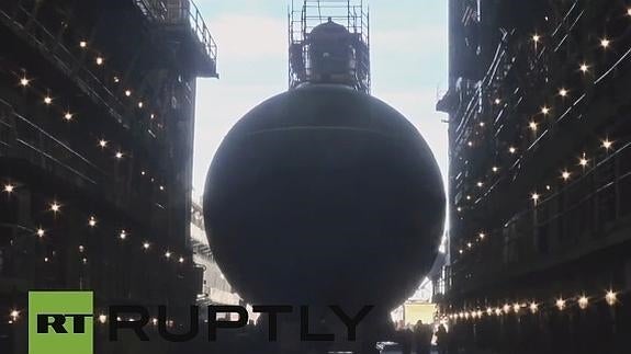 Lanzamiento del submarino ruso Veliki Nóvgorod