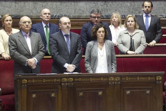 El grupo municipal del PP en el  Ayuntamiento de Valencia, en el que falta su portavoz, Alfonso Novo, el primero de los nueve ediles en  convertirse en investigado por blanqueo. :: irene marsilla