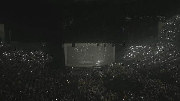 Adele rinde tributo a las víctimas de Bruselas