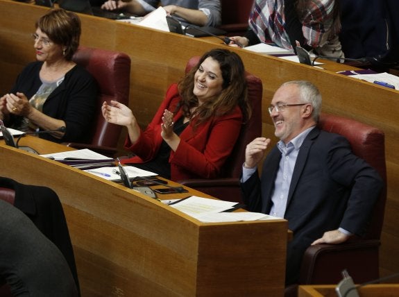 La diputada de Podemos Fabiola Meco y el síndic del partido morado en Les Corts, Antonio Montiel. :: J. SIGNES