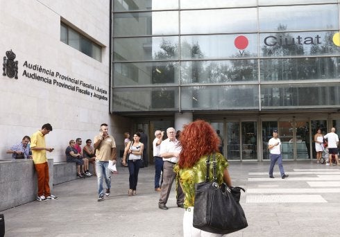 Entrada principal de la Ciudad de la Justicia. :: manuel molines