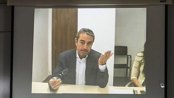 El exvicepresidente de la Generalitat Valenciana, Víctor Campos, durante su declaración hoy por videoconferencia como testigo en el juicio del caso Nóos. 