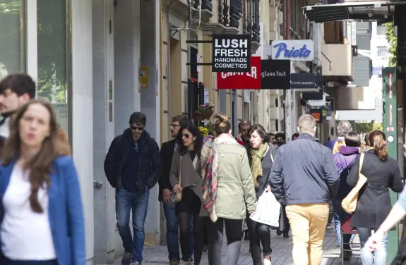 Varios comercios de la calle Colón. :: damián torres