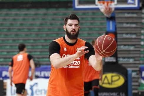 Bojan Dubljevic, durante un entrenamiento. :: irene marsilla