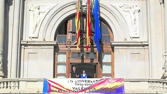 Delegación de Gobierno llevará al juez a los ayuntamientos que no retiren las banderas republicanas