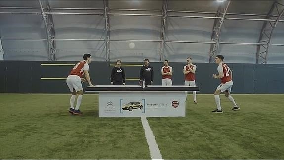 Los jugadores del Arsenal y el alocado ping pong